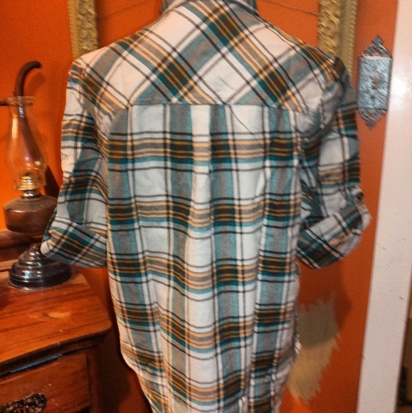 !📦🤯🌻🌹🌳 plaid button down - Picture 3 of 5
